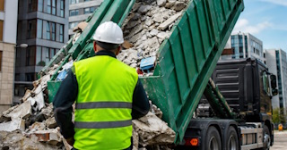 Вывоз строительного мусора в Евпатории: услуги лицензированной компании — ПроМусор